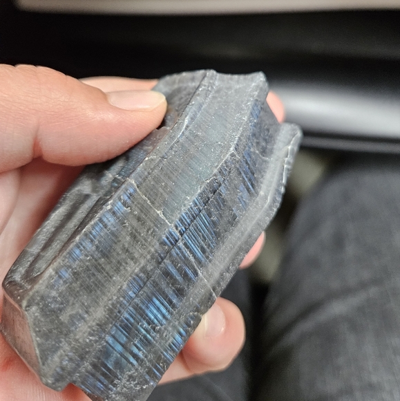 Labradorite hand carved coffin carving. 2.8 in - Picture 4 of 6